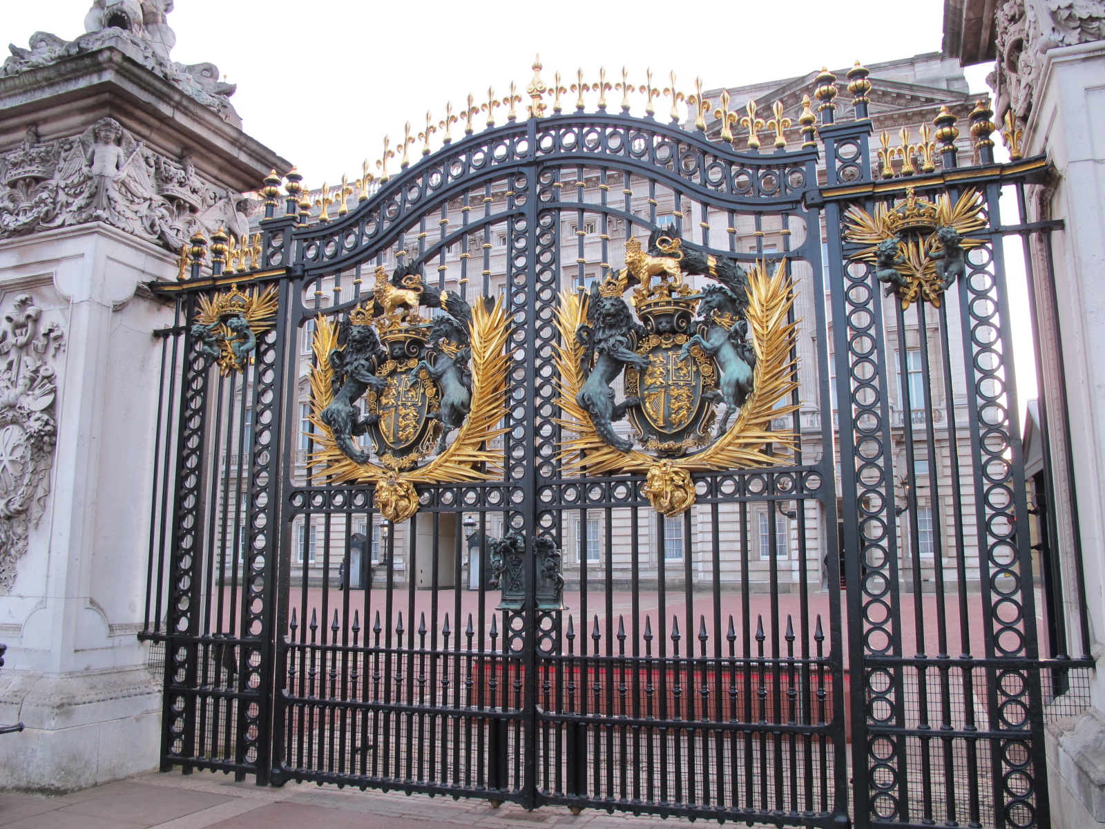 London-2012-Buckingham-Palace-Gate