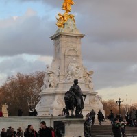 London-2012-Buckingham-Palace-Victoria-Memorial